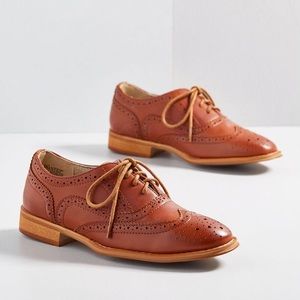 Talking Picture Oxford Flat in Rich Caramel